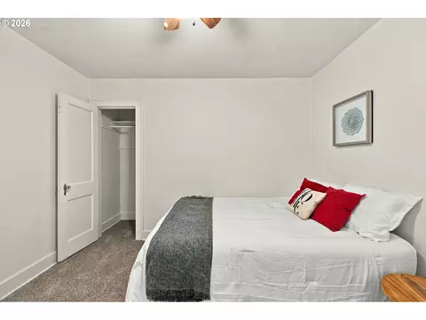 Bedroom - 352 W M St, Springfield, OR 97477 photo 3 of 10