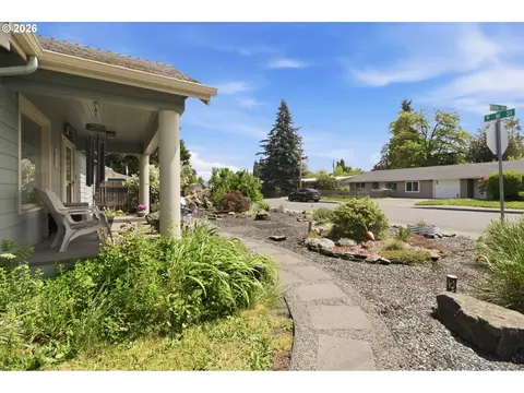 Exterior - 352 W M St, Springfield, OR 97477 photo 4 of 4