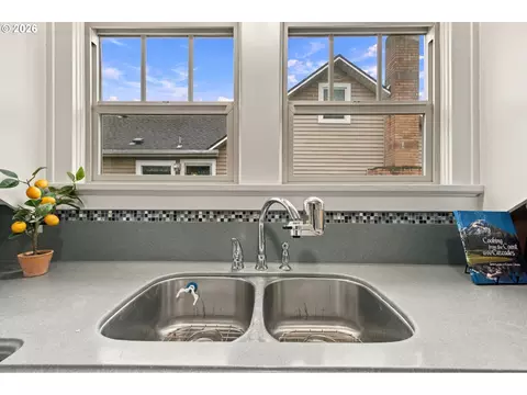 Kitchen - 352 W M St, Springfield, OR 97477 photo 5 of 7