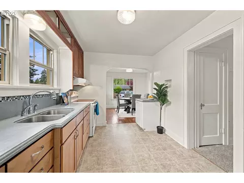 Kitchen - 352 W M St, Springfield, OR 97477 photo 7 of 7