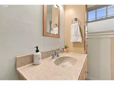 Bath - 352 W M St, Springfield, OR 97477 photo 2 of 2