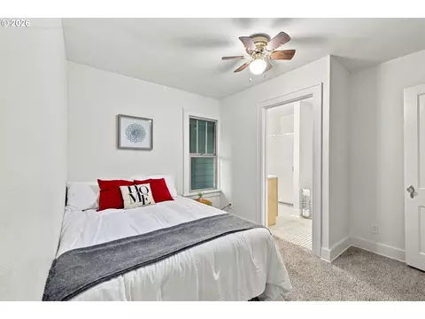 Bedroom - 352 W M St, Springfield, OR 97477 photo 2 of 10