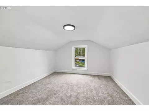 Bedroom - 352 W M St, Springfield, OR 97477 photo 9 of 10