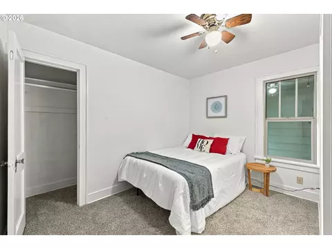Bedroom - 352 W M St, Springfield, OR 97477 photo 1 of 10