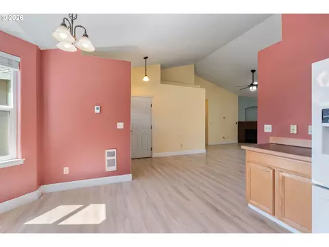 Living - 11 Timber Pl, Carson, WA 98610 photo 3 of 3