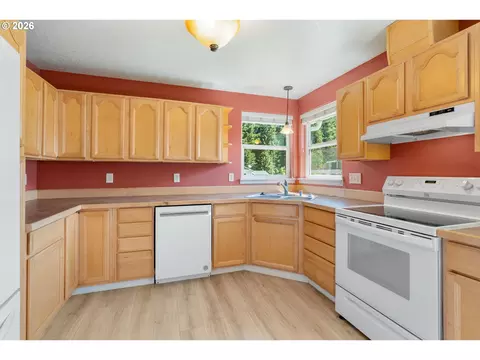 Kitchen - 11 Timber Pl, Carson, WA 98610 photo 2 of 2