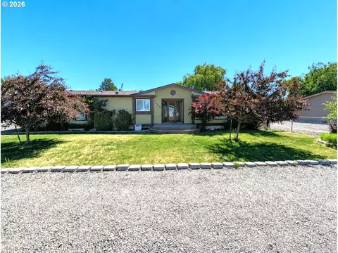 10409 F Ave, Island City, OR 97850
