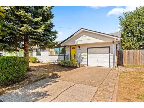 2030 E St, Springfield, OR 97477