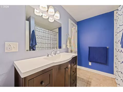 Bath - 5717 SE Salquist Rd, Gresham, OR 97080 photo 2 of 2