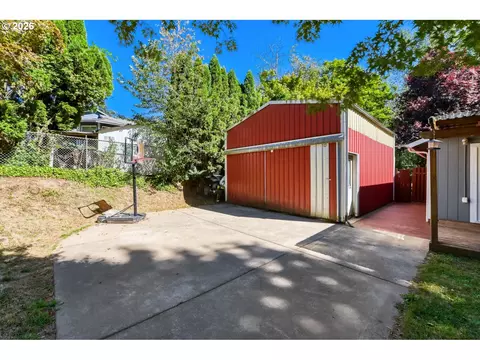 Exterior - 5717 SE Salquist Rd, Gresham, OR 97080 photo 6 of 13