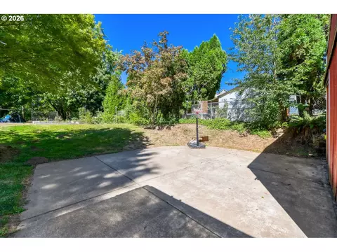 Exterior - 5717 SE Salquist Rd, Gresham, OR 97080 photo 5 of 13