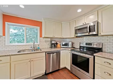 Kitchen - 5717 SE Salquist Rd, Gresham, OR 97080 photo 2 of 2
