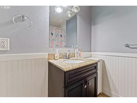 Bath - 5717 SE Salquist Rd, Gresham, OR 97080 photo 1 of 2