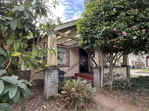 904 SE Miller St, Portland, OR 97202