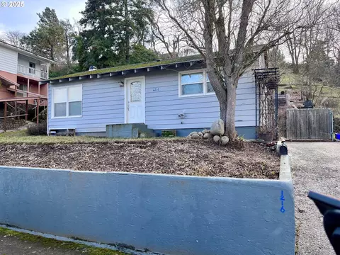 1216 E 17th St, The Dalles, OR 97058