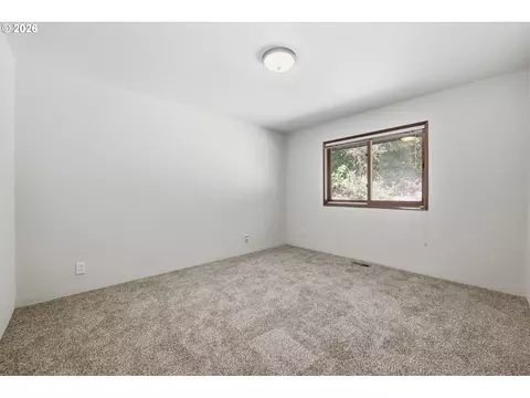 Bedroom - 601 N 2nd St, Drain, OR 97435 photo 2 of 5