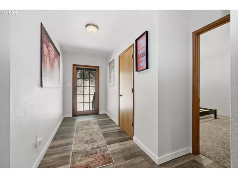 Entry Way - 601 N 2nd St, Drain, OR 97435 photo 1 of 1