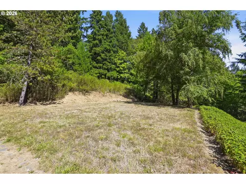 Exterior - 601 N 2nd St, Drain, OR 97435 photo 9 of 13