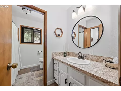 Bath - 601 N 2nd St, Drain, OR 97435 photo 1 of 2