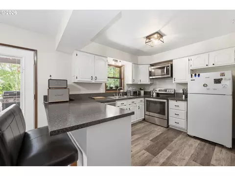 Kitchen - 601 N 2nd St, Drain, OR 97435 photo 1 of 5