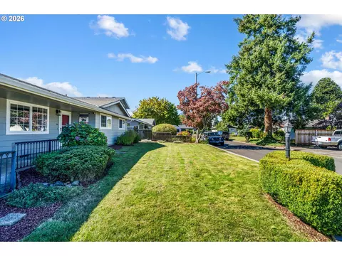 Exterior - 276 Knight Ave, Eugene, OR 97404 photo 4 of 10