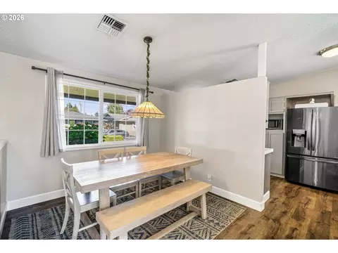 Dining - 276 Knight Ave, Eugene, OR 97404 photo 1 of 2
