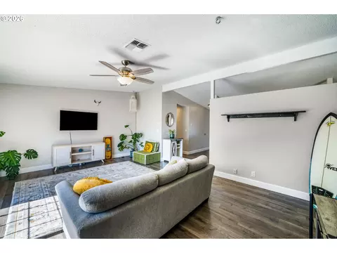 Living - 276 Knight Ave, Eugene, OR 97404 photo 5 of 5