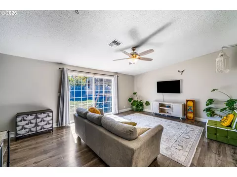 Living - 276 Knight Ave, Eugene, OR 97404 photo 4 of 5