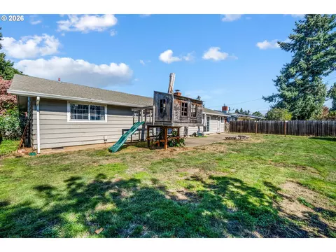 Exterior - 276 Knight Ave, Eugene, OR 97404 photo 9 of 10