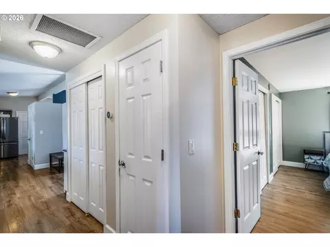 Entry Way - 276 Knight Ave, Eugene, OR 97404 photo 2 of 2