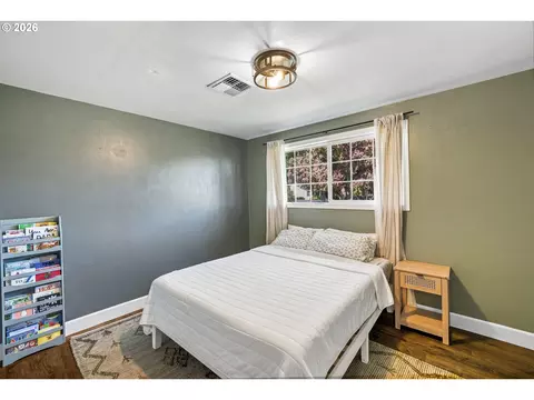 Bedroom - 276 Knight Ave, Eugene, OR 97404 photo 1 of 6