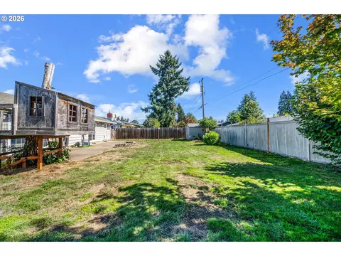 Exterior - 276 Knight Ave, Eugene, OR 97404 photo 8 of 10