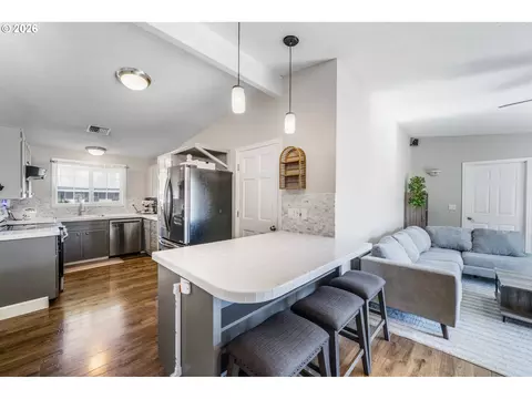 Kitchen - 276 Knight Ave, Eugene, OR 97404 photo 4 of 4