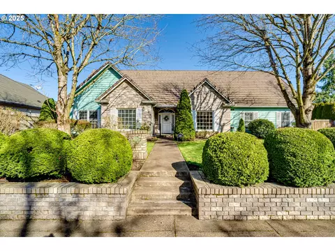 2183 Carriage Dr, Eugene, OR 97408
