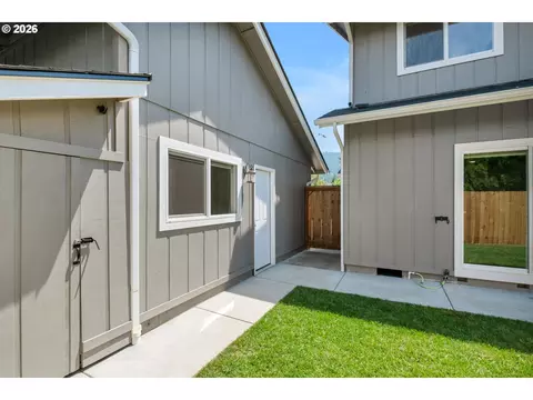 Exterior - 7118 C St, Springfield, OR 97478 photo 9 of 9