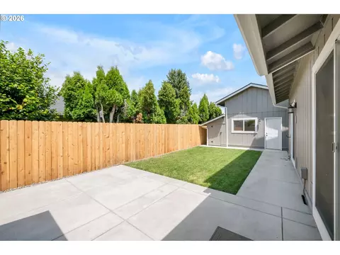 Exterior - 7118 C St, Springfield, OR 97478 photo 3 of 9