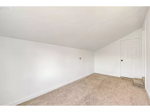 Bedroom - 7118 C St, Springfield, OR 97478 photo 5 of 9