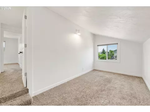 Bedroom - 7118 C St, Springfield, OR 97478 photo 4 of 9