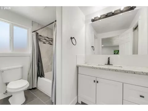 Bath - 7118 C St, Springfield, OR 97478 photo 2 of 5