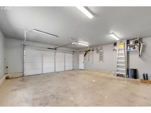 Other - 7118 C St, Springfield, OR 97478 photo 10 of 12