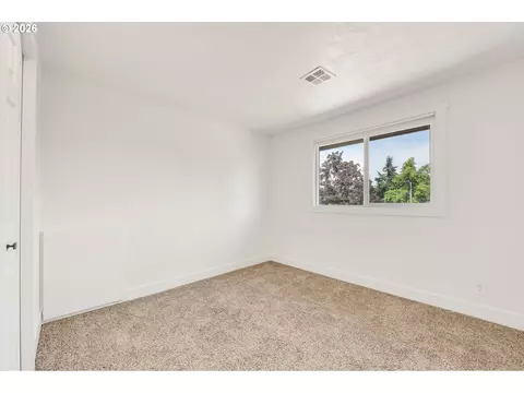 Bedroom - 7118 C St, Springfield, OR 97478 photo 6 of 9