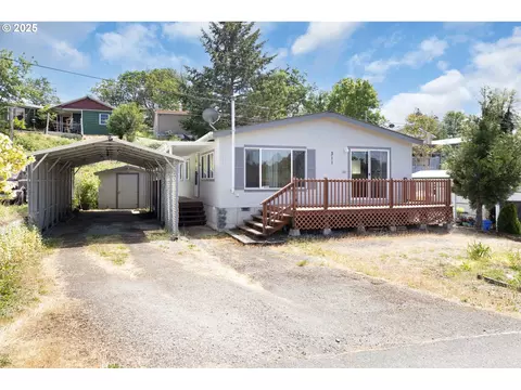 311 Bremner Ln, Winston, OR 97496