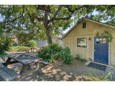 343 SE Wyers St, White Salmon, WA 98672