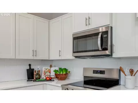 Kitchen - 3555 SW Eleven Mile Ave, Gresham, OR 97080 photo 1 of 1