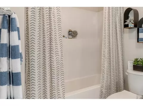 Bath - 3555 SW Eleven Mile Ave, Gresham, OR 97080 photo 1 of 1
