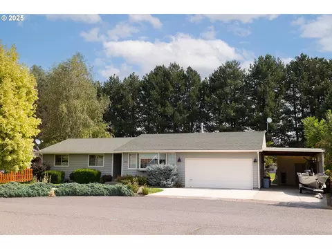 10411 S E St, Island City, OR 97850