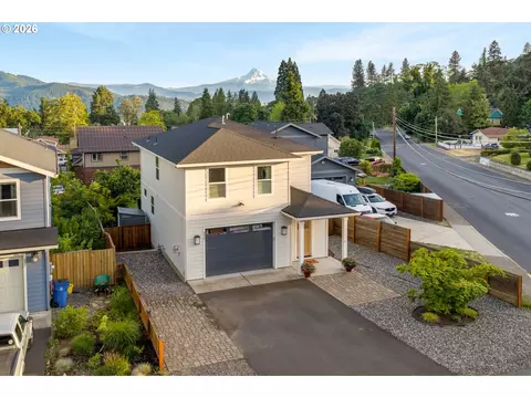 213 NE Cherry St, White Salmon, WA 98672