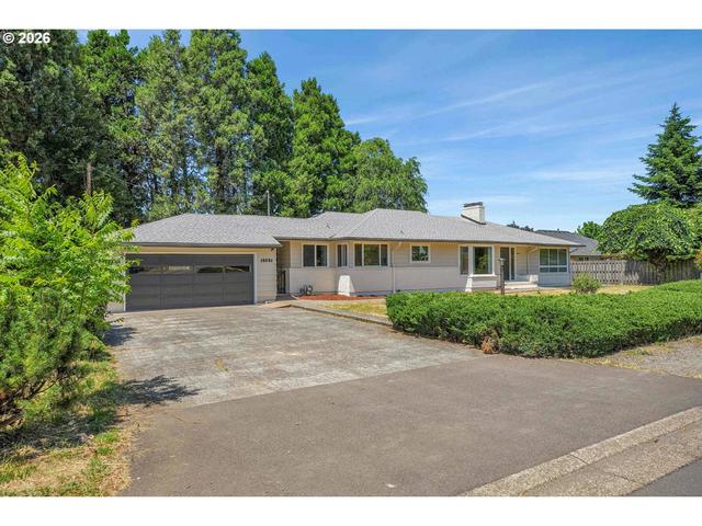 19531 Central Point Rd, Oregon City, OR 97045