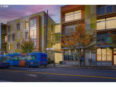 1455 N Killingsworth St #313, Portland, OR 97217