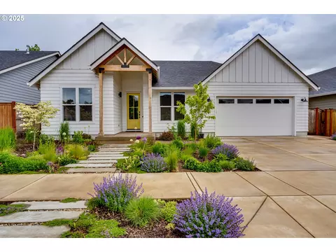 1043 S 33rd St, Springfield, OR 97478